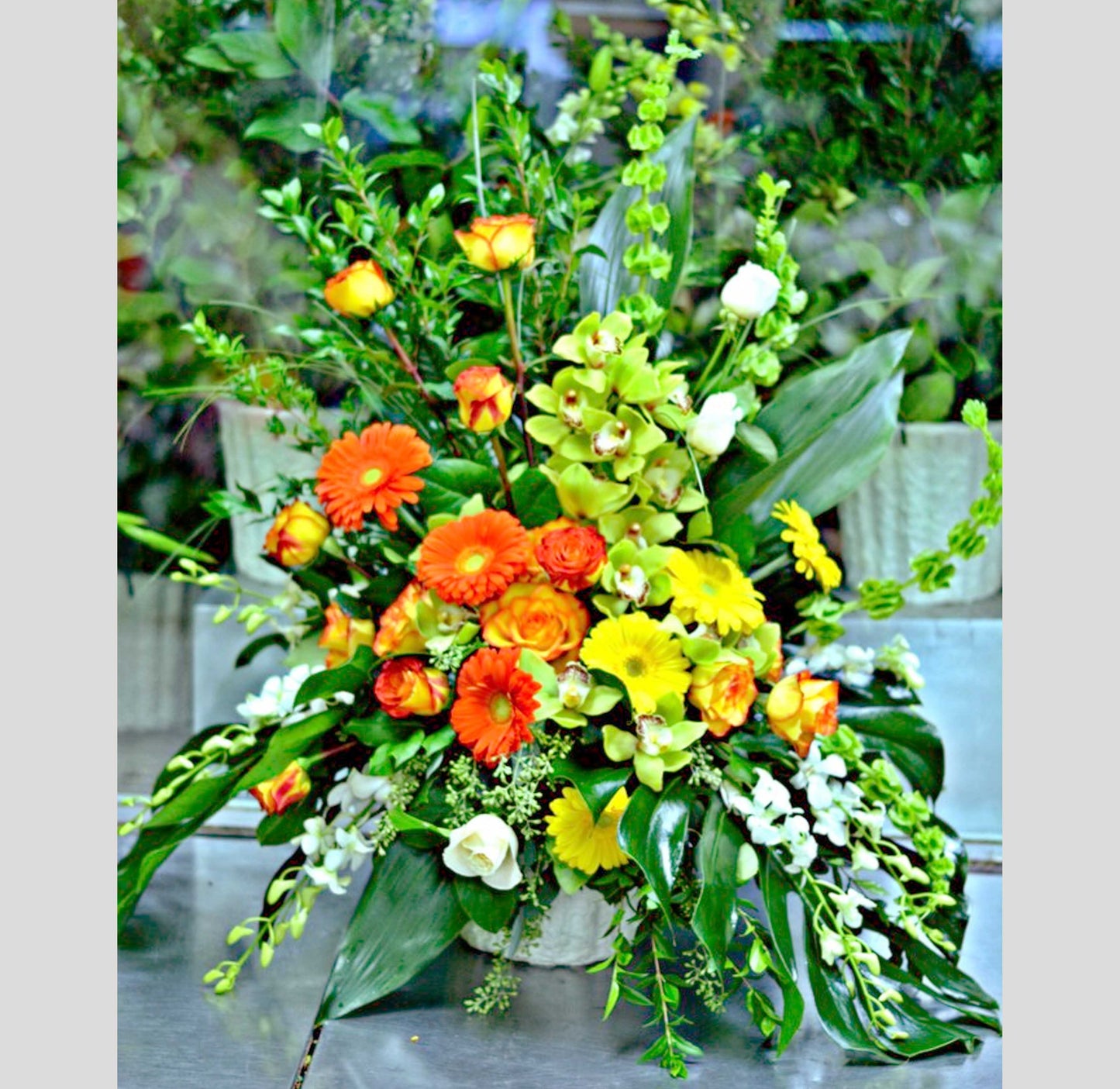 Tropical beauty funeral arrangement